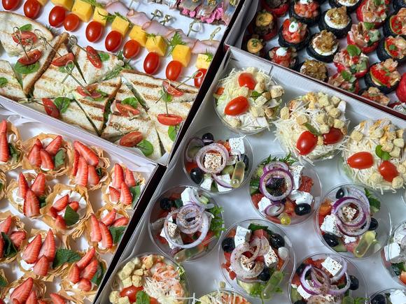 Фуршетный сет стандарт с горячими закусками на 10 персон в Кемерово